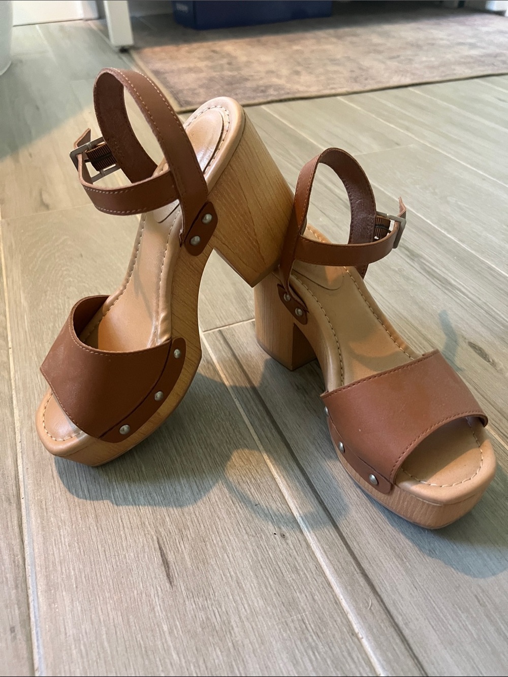 Universal Thread Brown Tan Leather Platform Block Heel Sandals